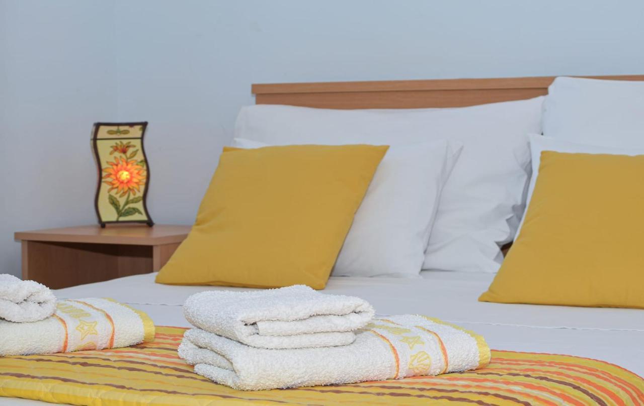 Apartments Santo Trogir - Okrug Gornji Екстер'єр фото