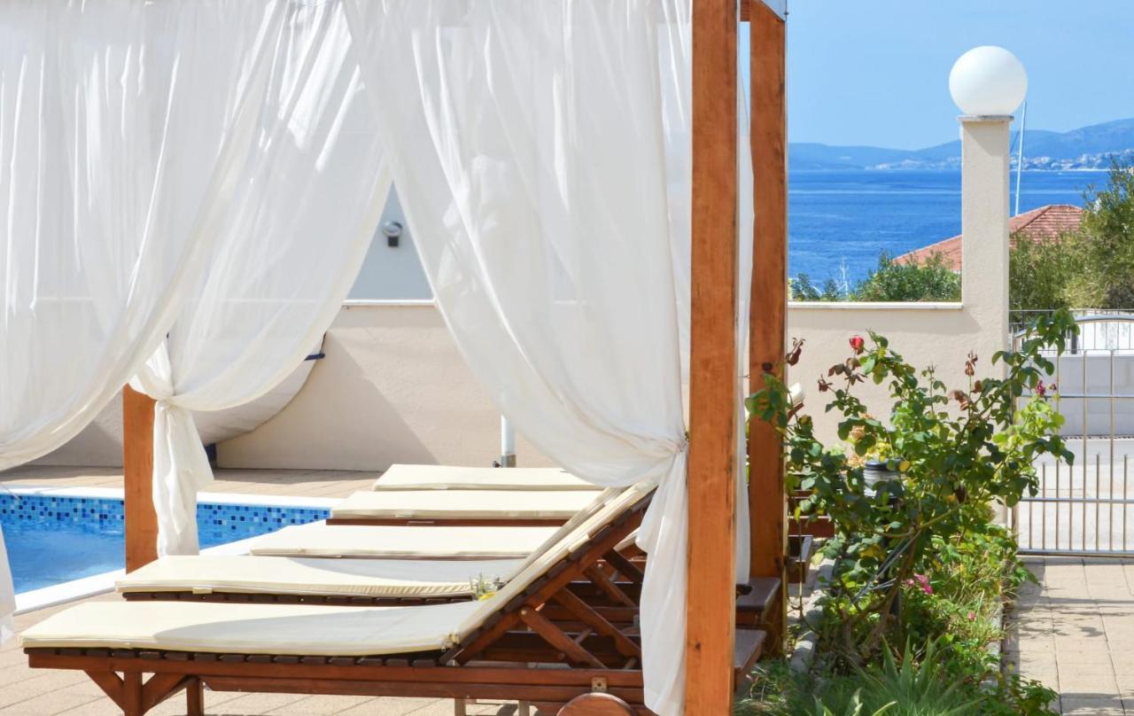 Apartments Santo Trogir - Okrug Gornji Екстер'єр фото