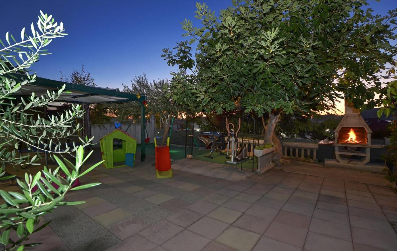 Apartments Santo Trogir - Okrug Gornji Екстер'єр фото