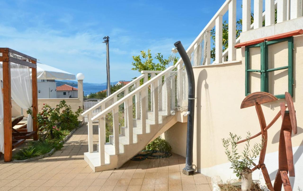 Apartments Santo Trogir - Okrug Gornji Екстер'єр фото