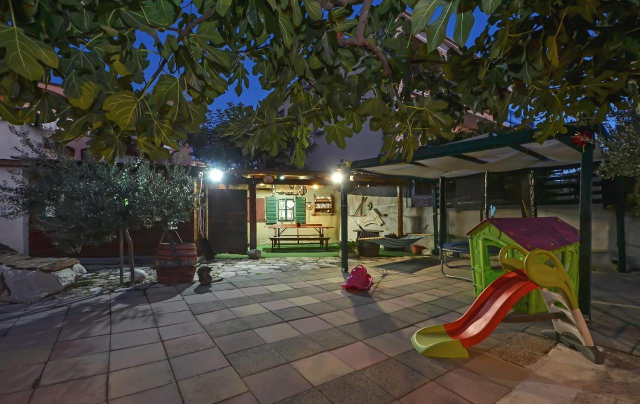 Apartments Santo Trogir - Okrug Gornji Екстер'єр фото