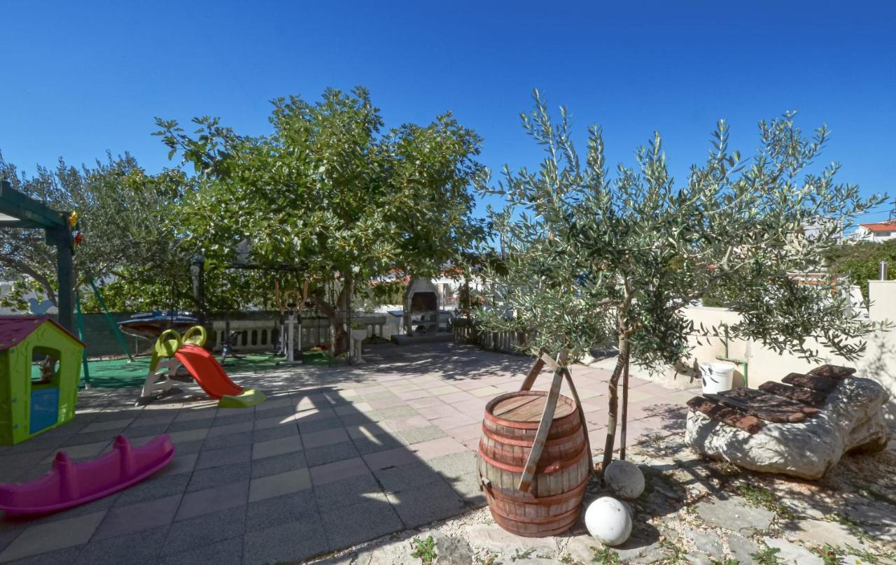 Apartments Santo Trogir - Okrug Gornji Екстер'єр фото