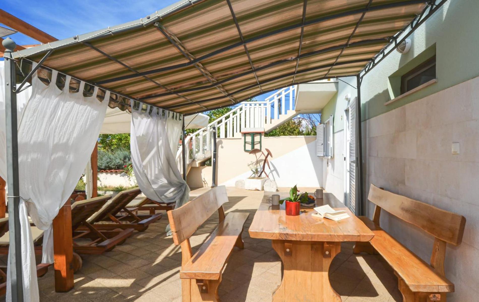 Apartments Santo Trogir - Okrug Gornji Екстер'єр фото