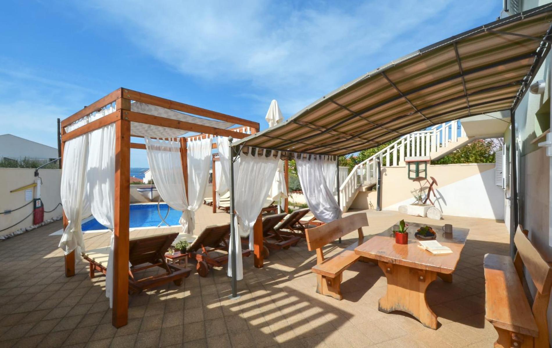 Apartments Santo Trogir - Okrug Gornji Екстер'єр фото