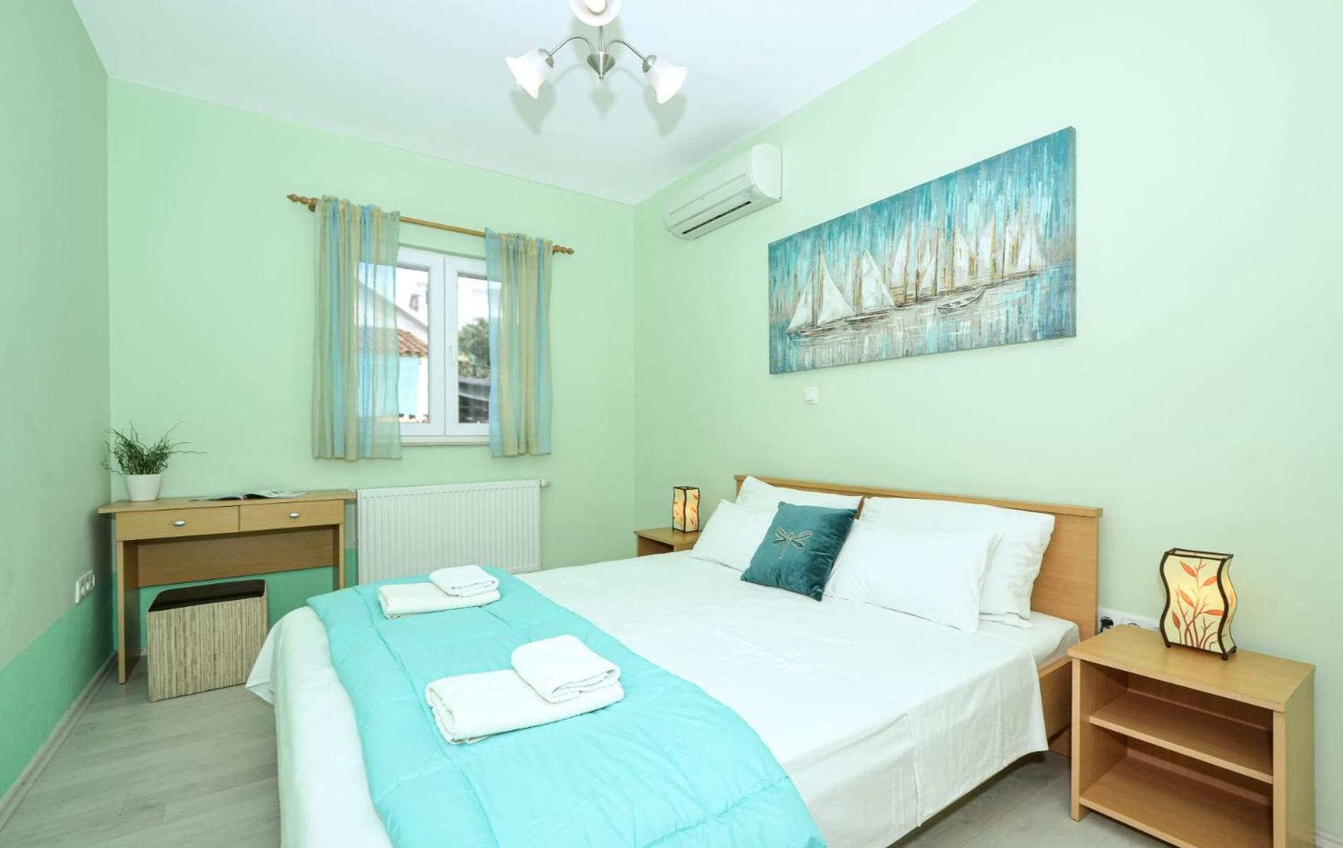 Apartments Santo Trogir - Okrug Gornji Екстер'єр фото