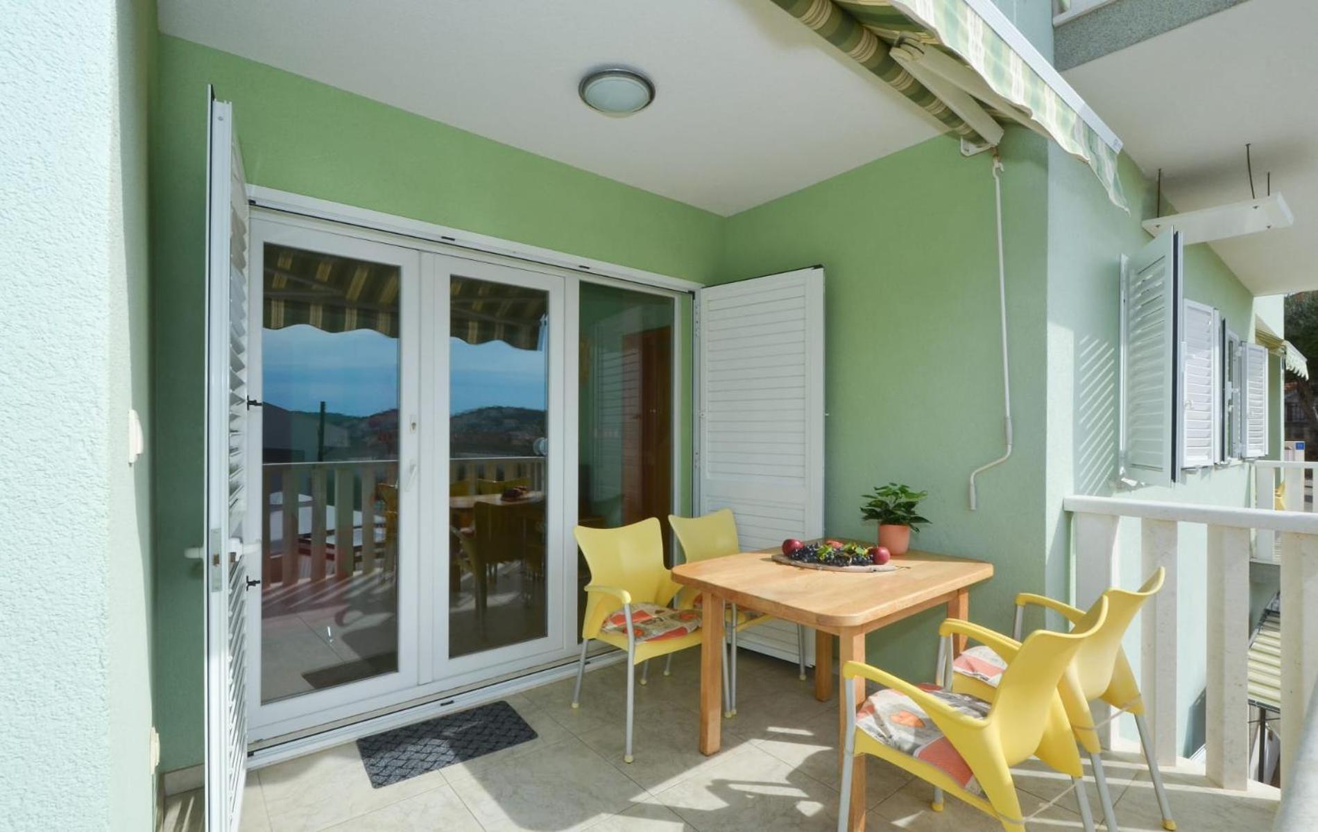 Apartments Santo Trogir - Okrug Gornji Екстер'єр фото