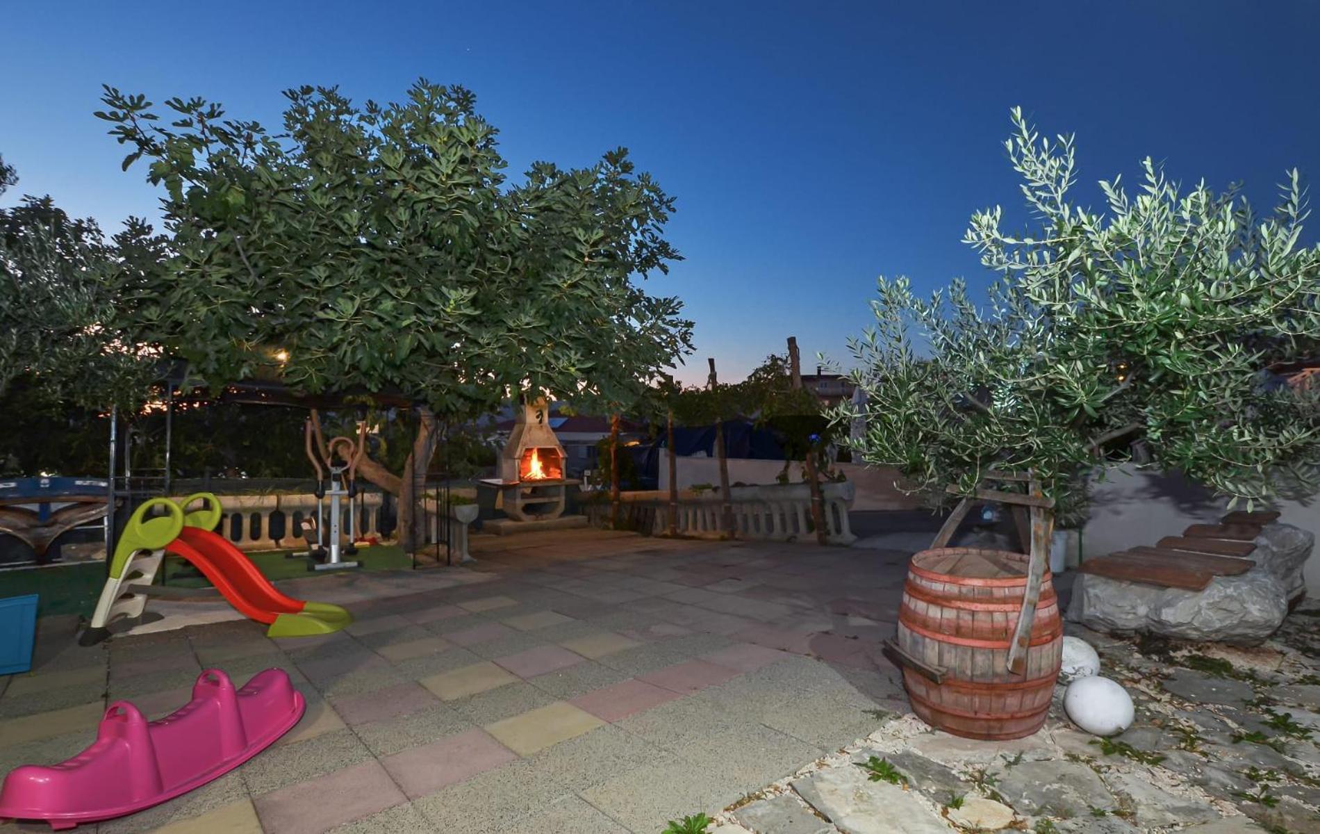 Apartments Santo Trogir - Okrug Gornji Екстер'єр фото